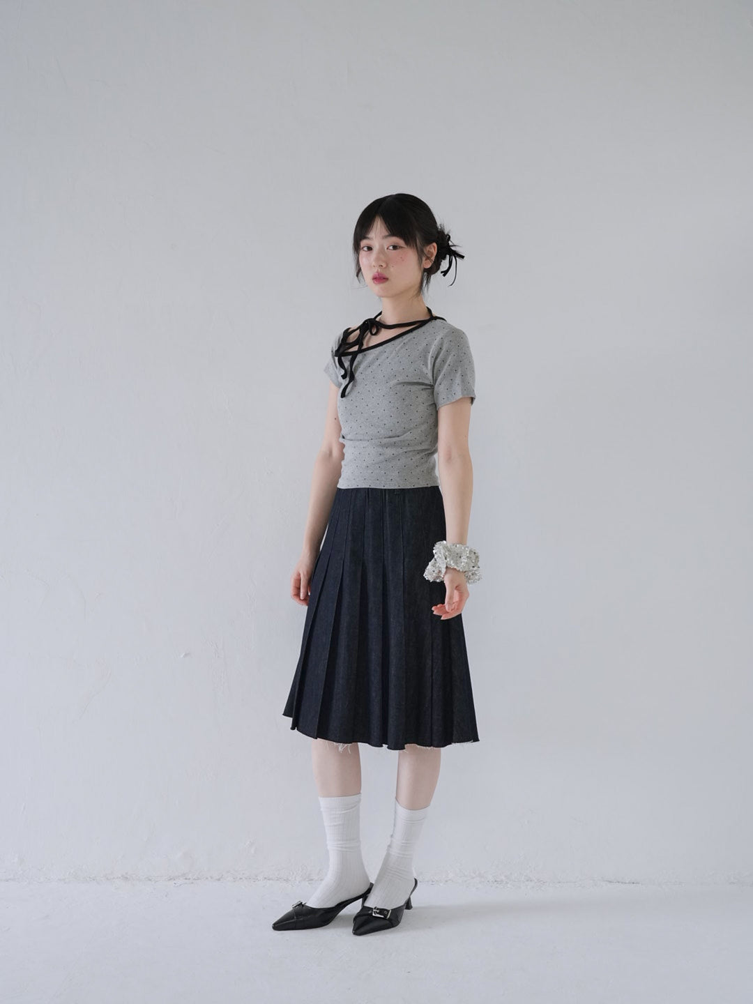 dot ribbon neck tee