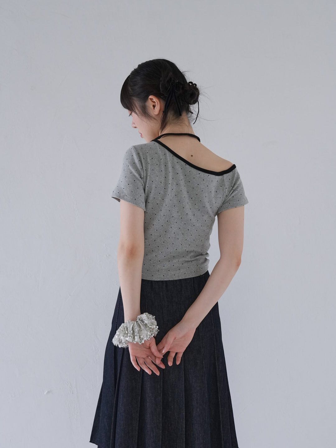dot ribbon neck tee