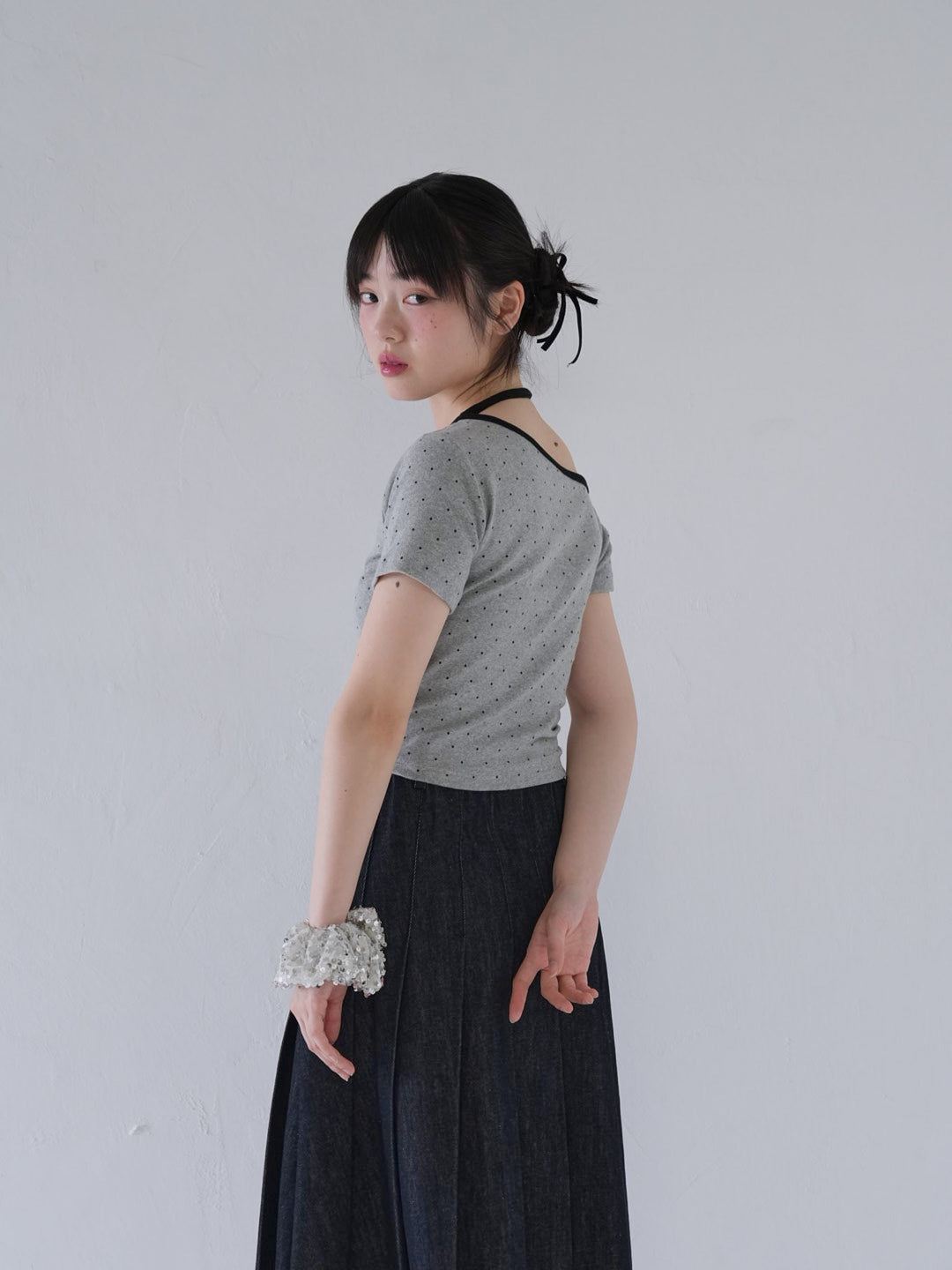 dot ribbon neck tee