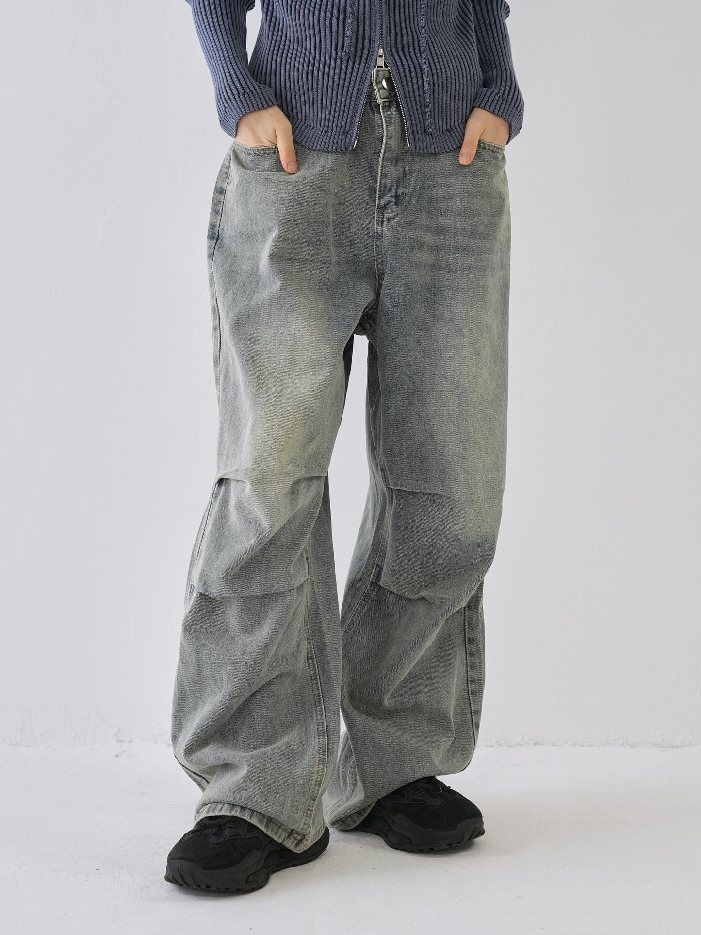 knee tuck denim