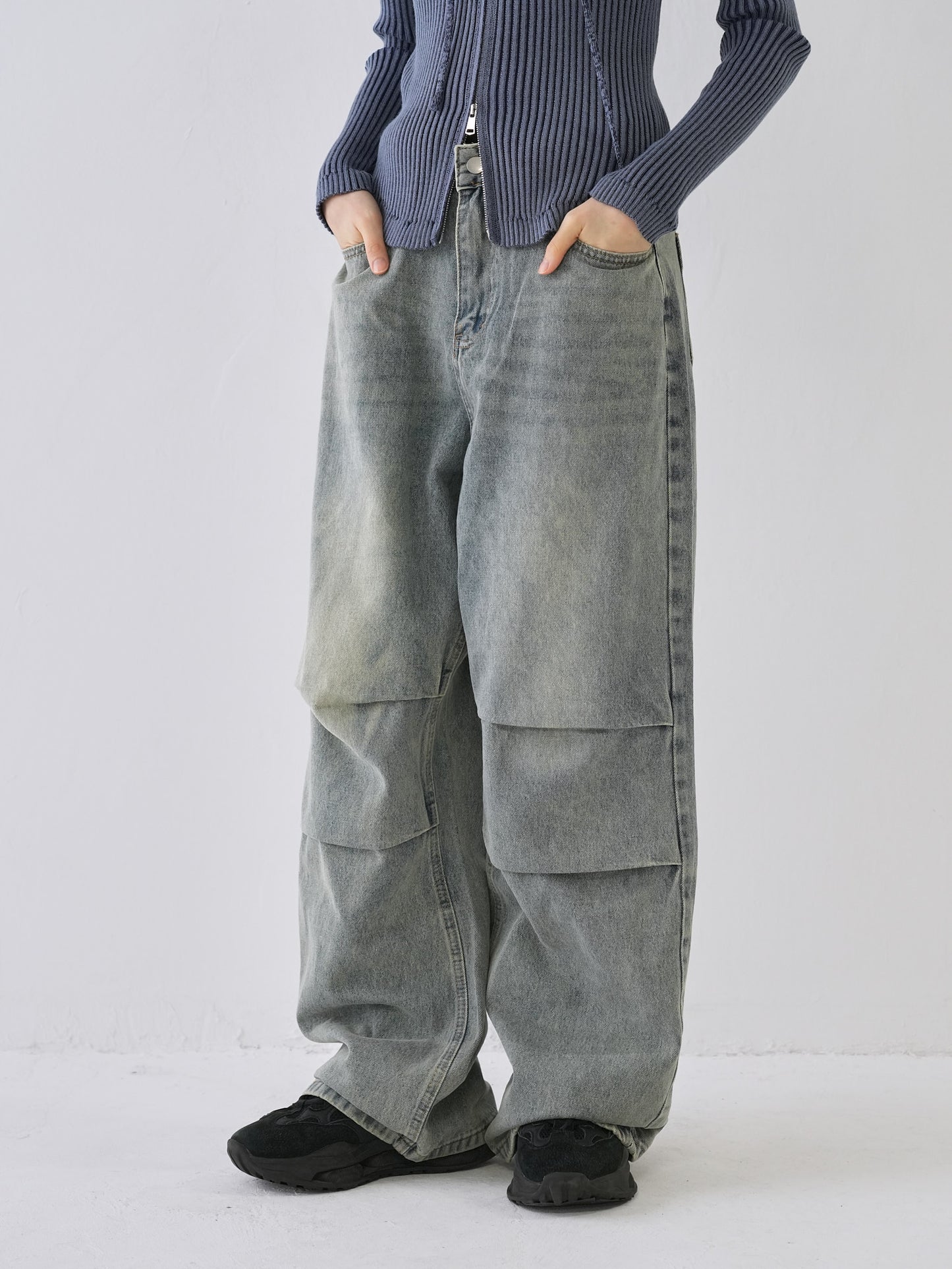 knee tuck denim