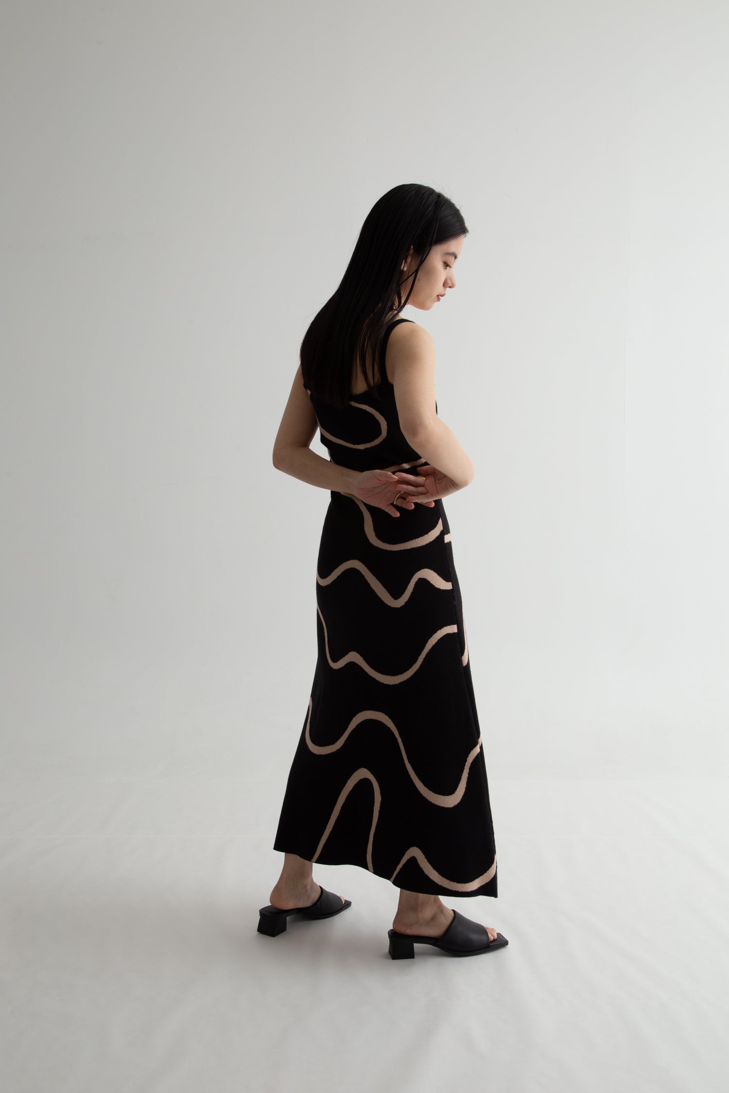uneuneワンピース　Wave pattern knit one piece