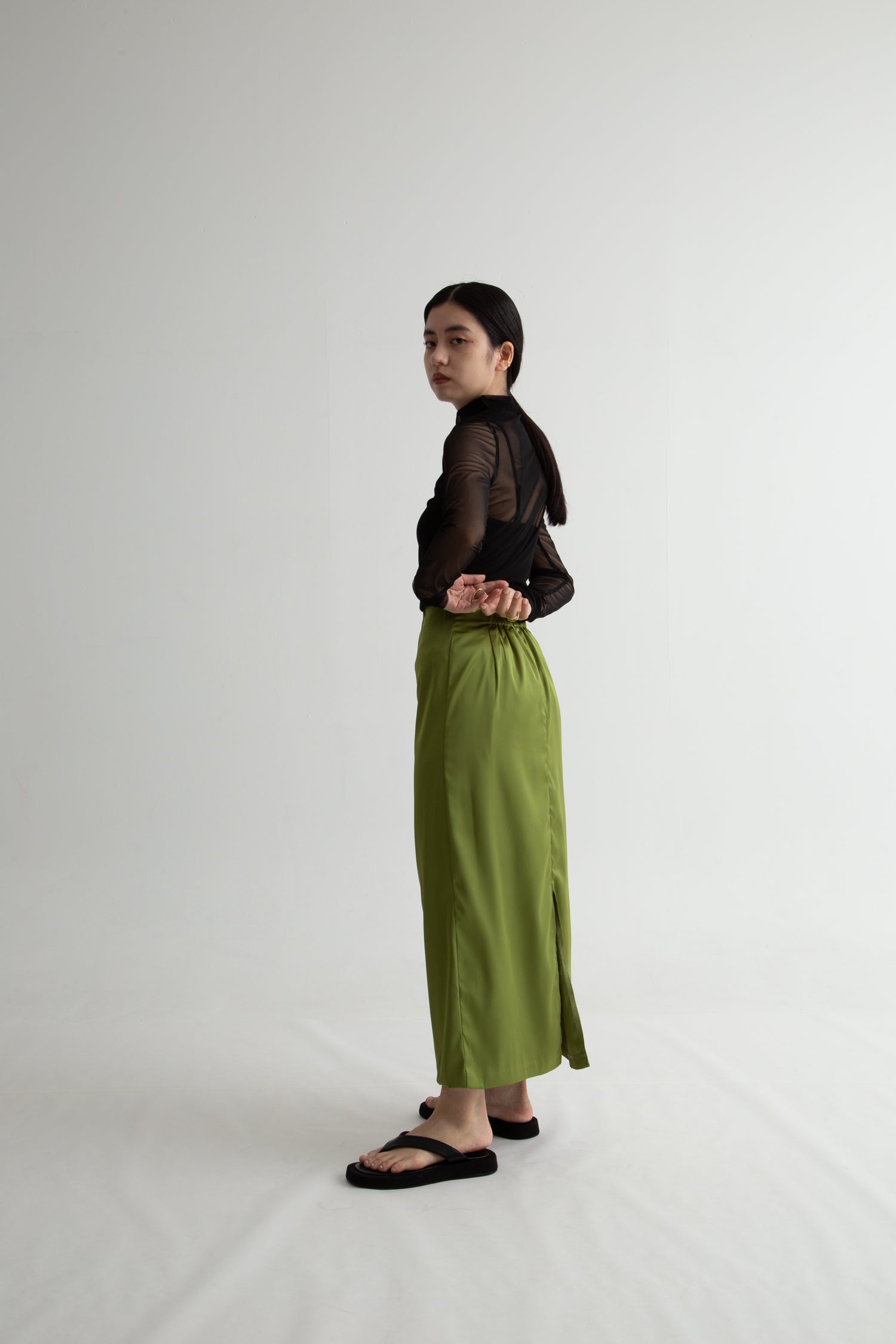 back slit tight skirt