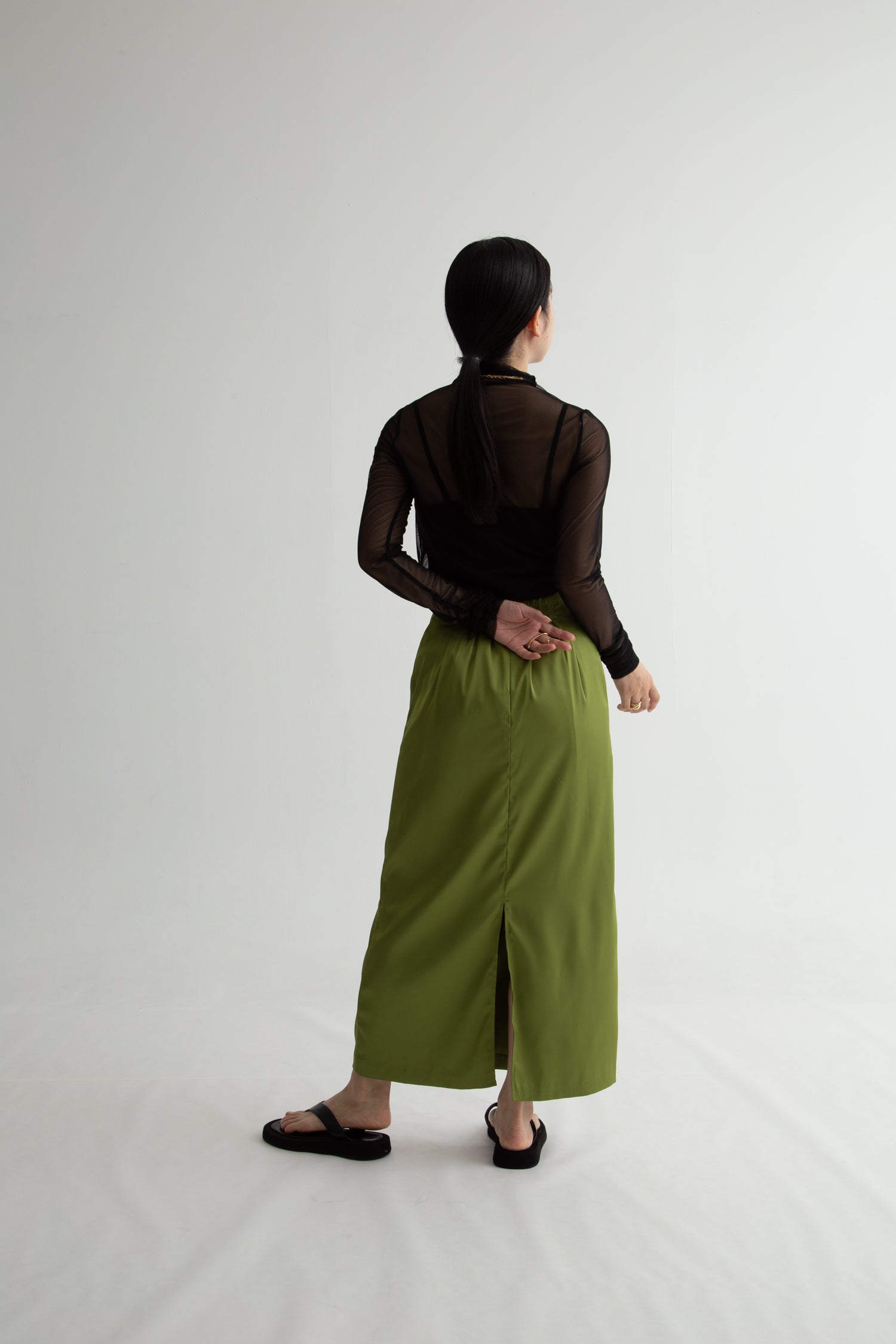 back slit tight skirt