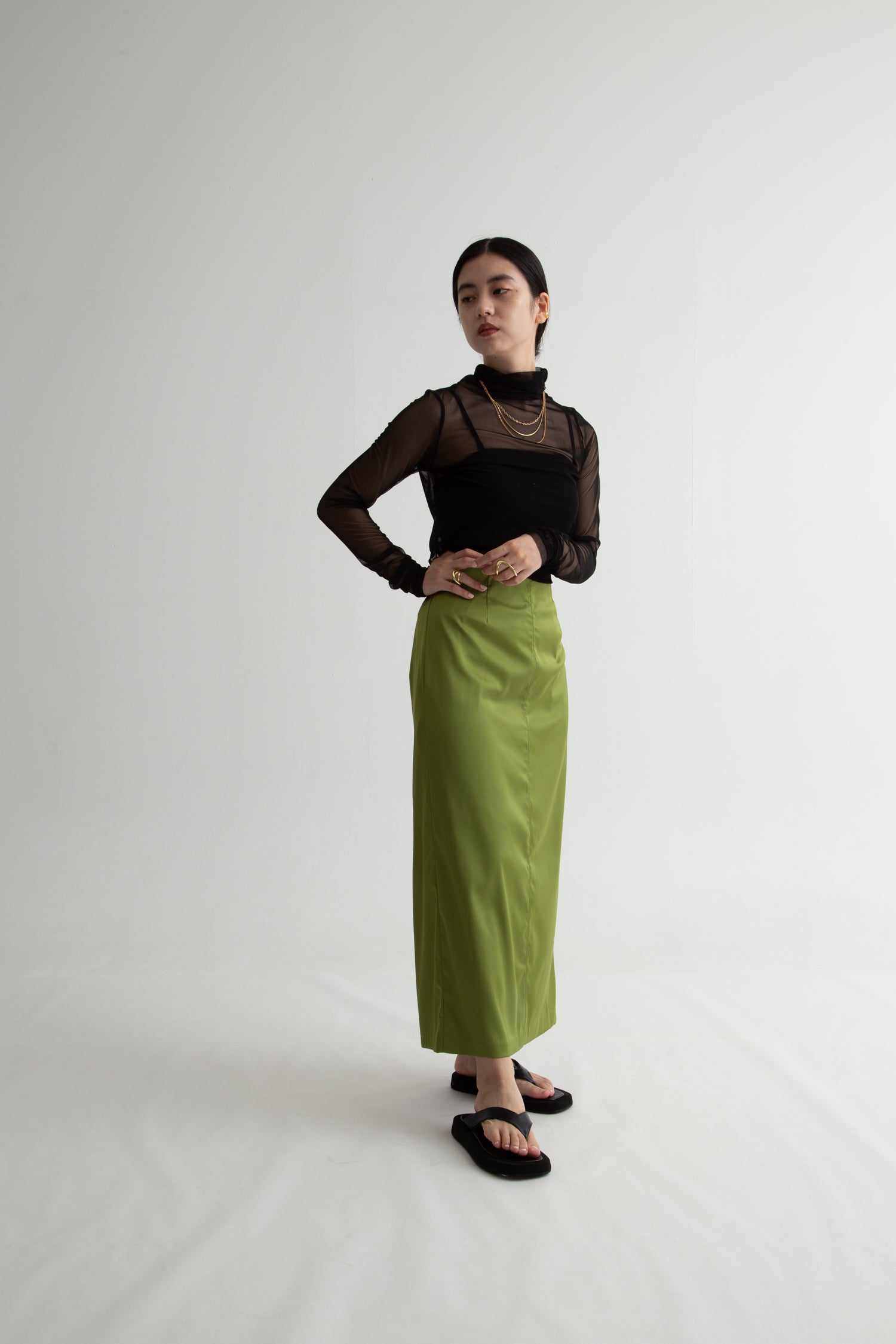back slit tight skirt